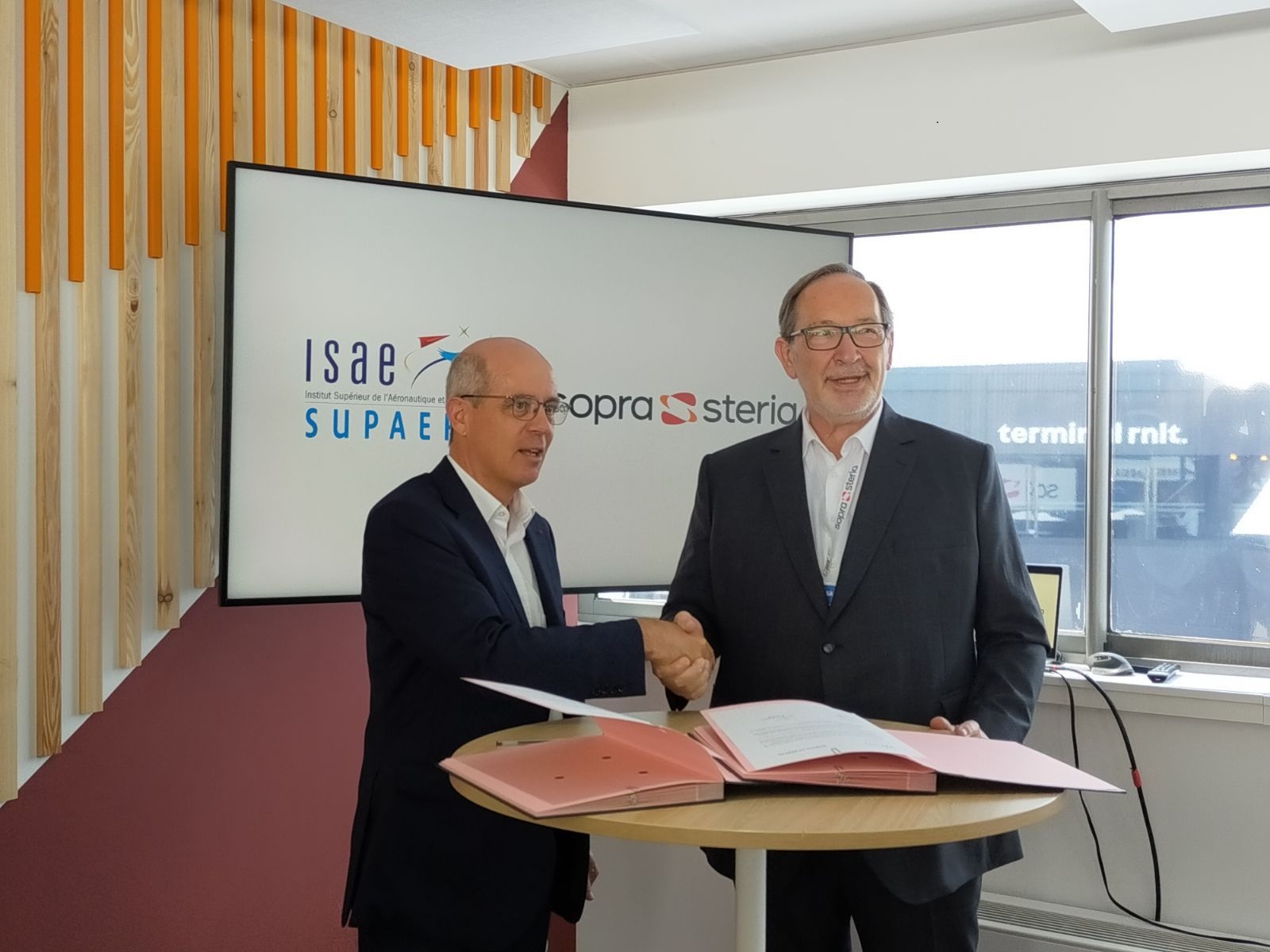 Lire la suite à propos de l’article AeroMAPS : signing of a joint Chair between ISAE-SUPAERO and SOPRA-STERIA