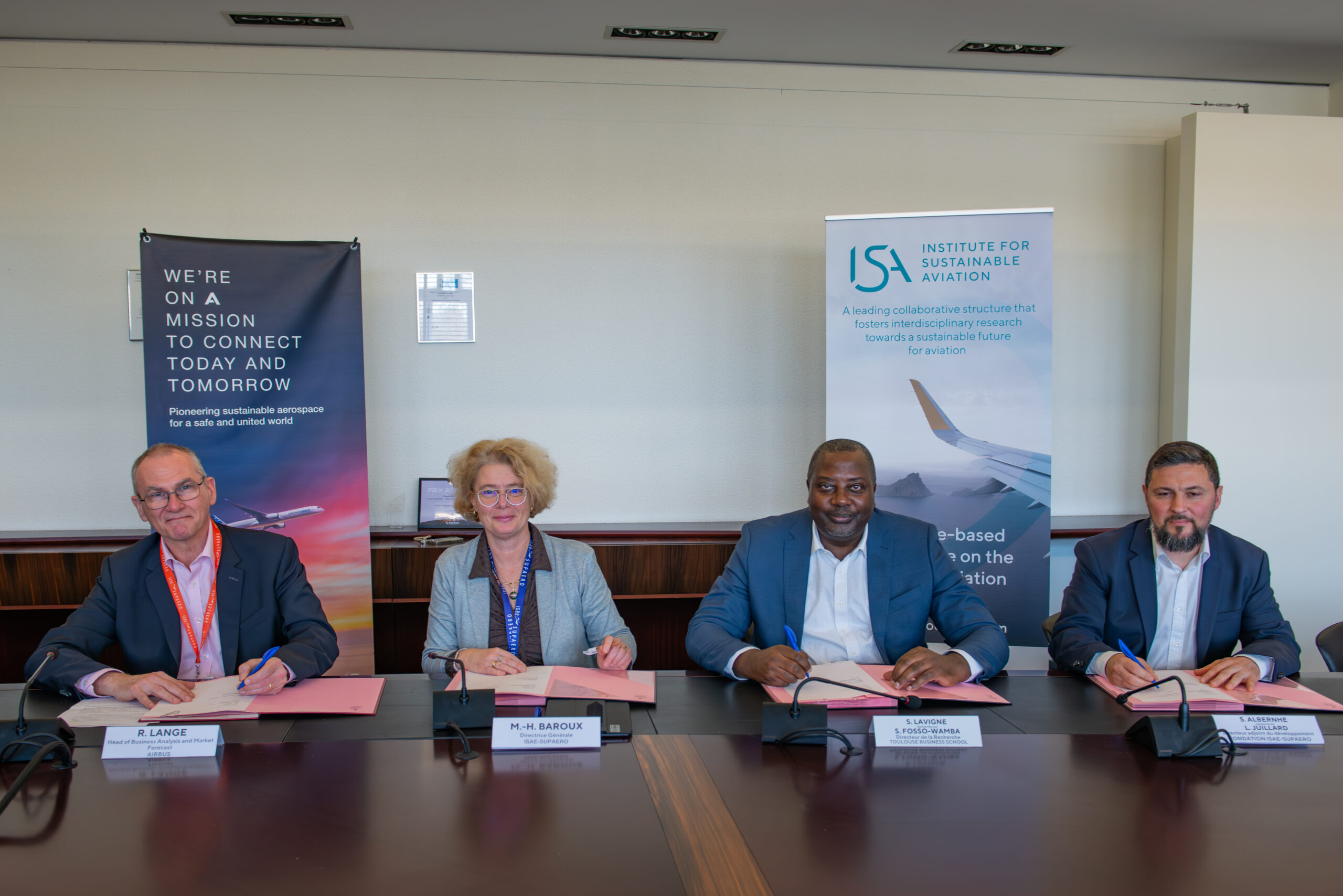 Lire la suite à propos de l’article SIGNATURE OF TWO FUNDING AGREEMENTS ON SUSTAINABLE AVIATION RESEARCH WITH AIRBUS